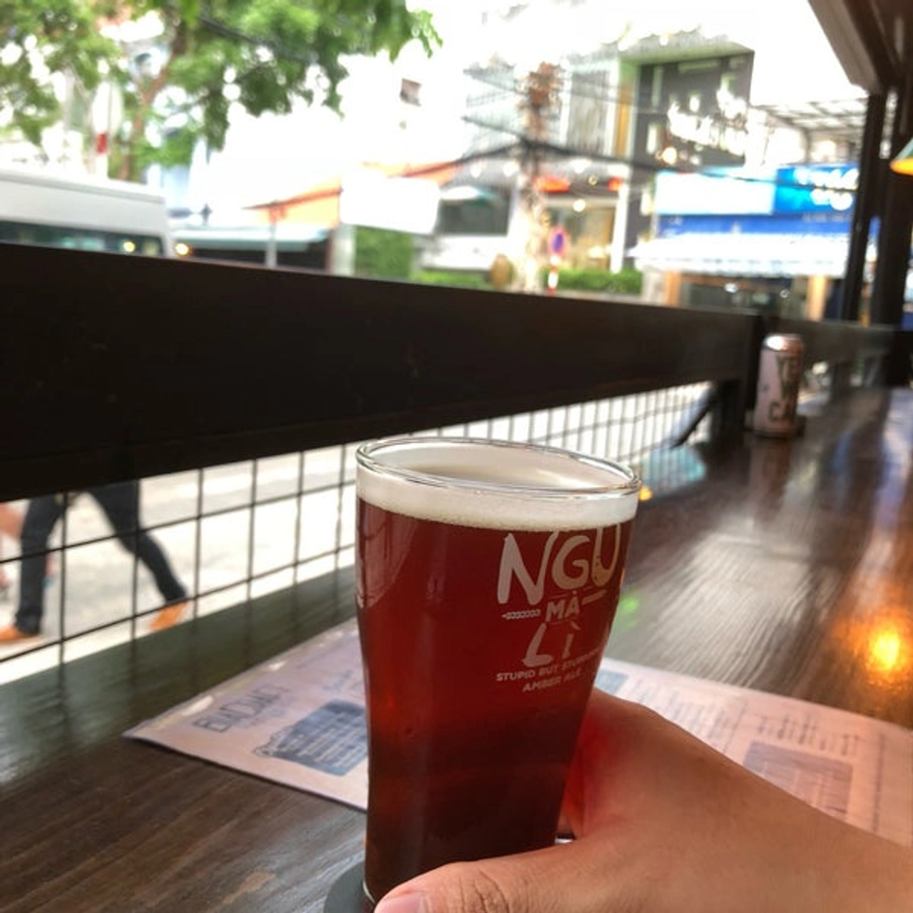 Thưởng thức craft beer tại taproom