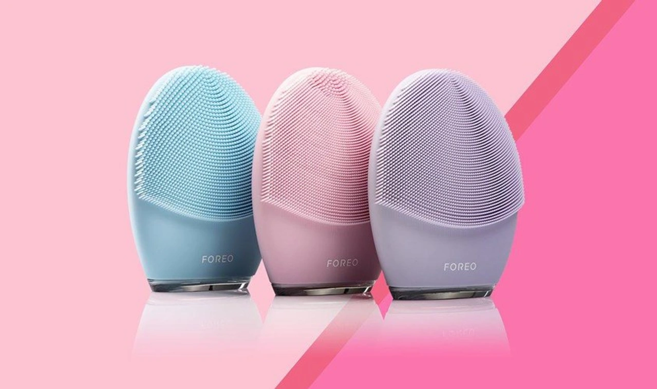 Máy rửa mặt Foreo Luna 3 cho da hỗn hợp dầu mụn