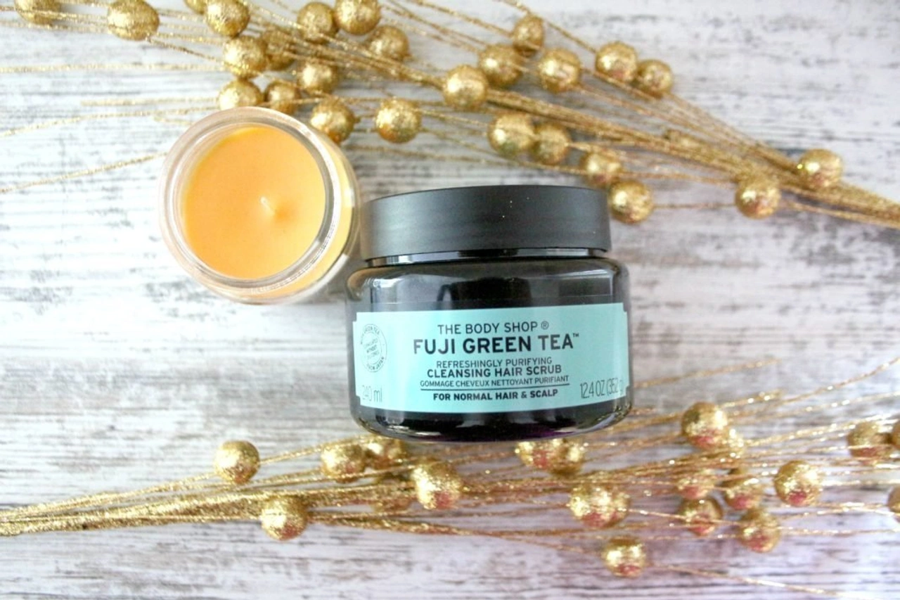 Bao bì hũ nhựa đen The Body Shop Fuji Green Tea Hair Scrub