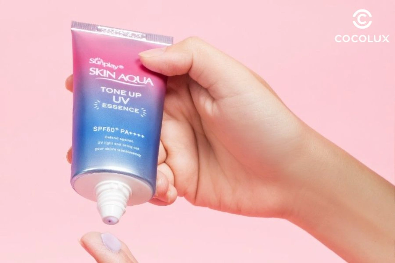Thiết kế tuýp ombre và chất kem tinh chất của Skin Aqua Tone Up