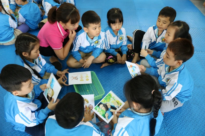 Giáo viên tư vấn hỗ trợ học sinh tiểu học