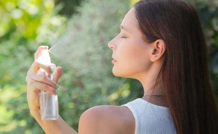 Xịt khoáng sau kem chống nắng trong routine mùa hè