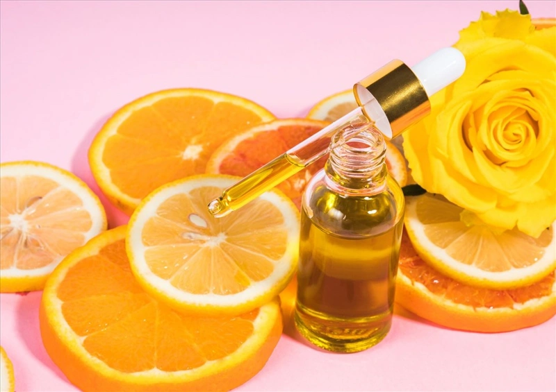 Serum vitamin C buổi sáng trước kem dưỡng và kem chống nắng