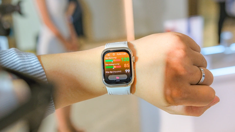 Các tính năng sức khỏe trên smartwatch SpO2 huyết áp giấc ngủ nhịp tim