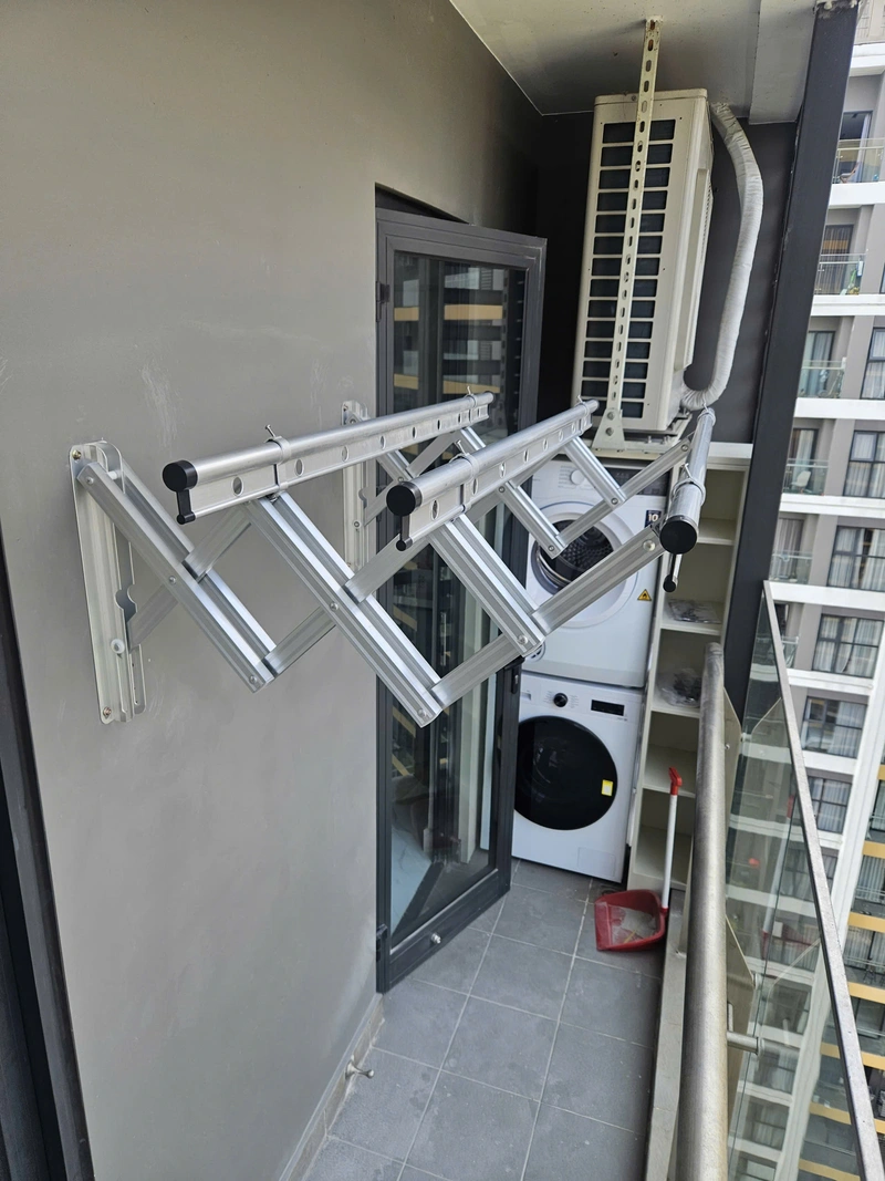 Chọn giàn phơi xếp tường cho ban công hẹp theo kiểu nhà chung cư