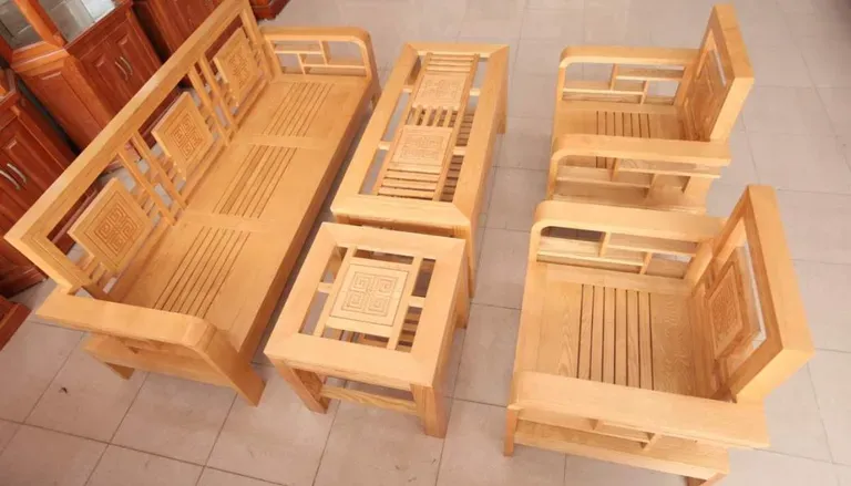 Bàn ghế gỗ tự nhiên tối giản ít chạm khắc, dễ phối nội thất