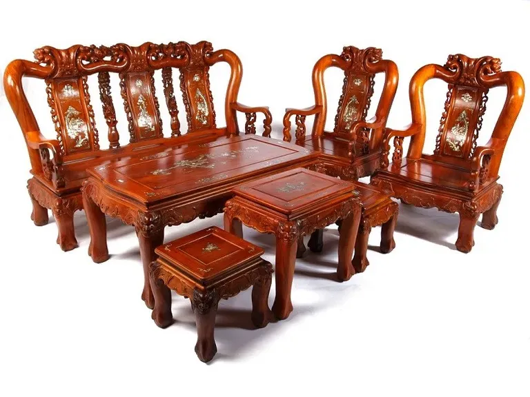 Bàn ghế khảm ốc xà cừ cần bảo quản tránh ẩm và va đập mạnh