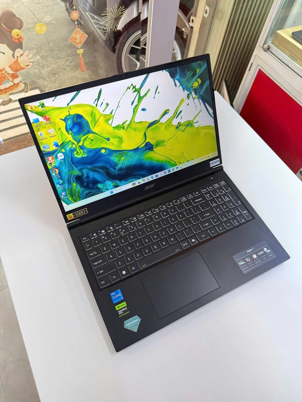 Acer Aspire 7 chạy êm và giữ nhiệt độ ổn định cho các tác vụ văn phòng