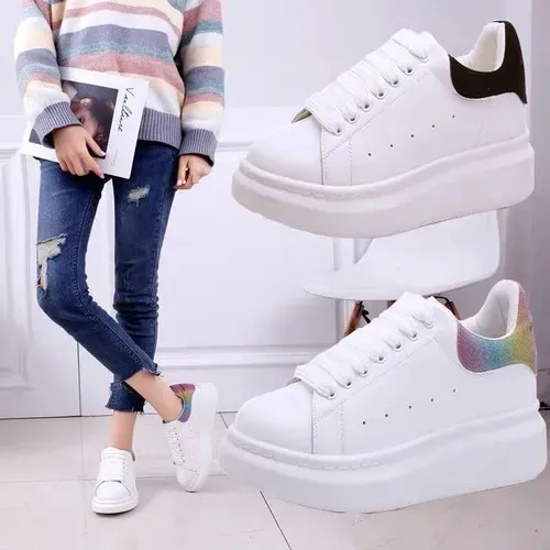 Giày sneaker nữ chất liệu canvas và da phối