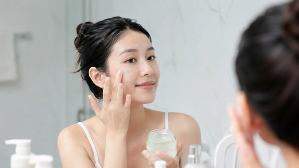 Độ ẩm không khí thay đổi khiến da cần kết cấu dưỡng ẩm khác nhau